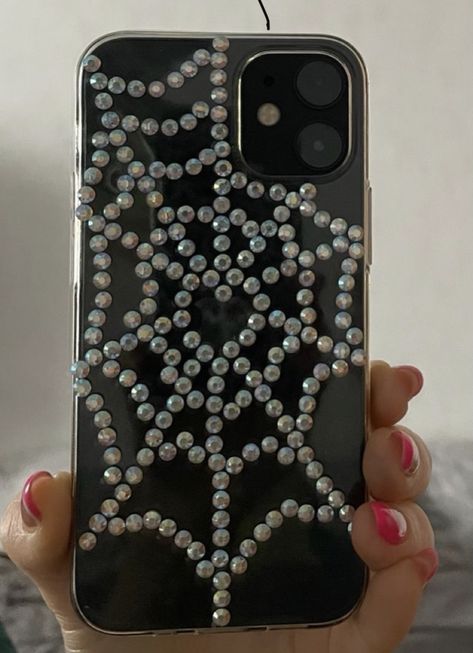 Perler Bead Crafts, Bff Iphone Cases, Bedazzled Phone Case, Sparkly Phone Cases, Web Phone, Rhinestone Projects, Bling Phone Cases, Bead Crafts Diy, Bling Crafts