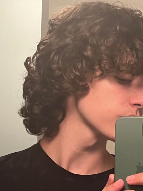 Curly Hair With Bangs Men, Wavy Curly Hair Cuts, Trans Boy Haircut, Long Curly Hair Men, Curly Shag Haircut, Mens Hairstyles Curly, Long Curly Haircuts, Boy Haircuts Long, Dark Curly Hair