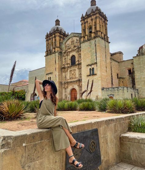 Oaxaca Trip Outfit, Oaxaca Travel Outfits, Oaxaca Vacation Outfits, Oaxaca Quotes, Oaxaca Mexico Outfits, Mexico Photo Ideas, Mexico City Outfit Ideas, Mexico City Outfit, Mexico Travel Outfit