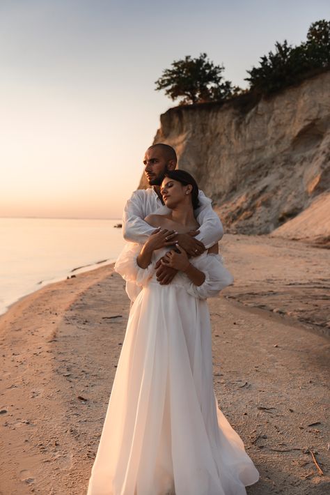 Beach Wedding Ceremony Arch, Wedding Pictures Beach, Engagement Photo Shoot Poses, Engagement Photo Shoot Beach, Pre Wedding Photoshoot Beach, Beach Shooting, Engagement Pictures Beach, Photo Shoot Beach, Beach Photo Session