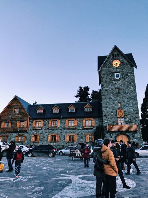 Una caminata invernal por el Centro Cívico de #Bariloche Patagonia Trip, Snow Trip, Ushuaia, Winter Vacation, Adventure Awaits, Ecuador, Travel Dreams, Life Is Beautiful, South America