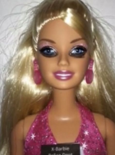 Barbie Doll Funny, Barbie Funny Face, Realistic Barbie, Barbie Funny, Bad Barbie, Real Doll, Ugly Dolls, Mug Shots, Really Funny Memes