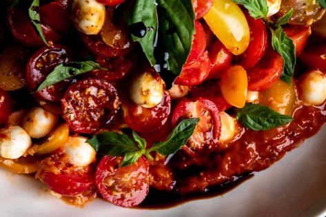 Cherry Tomato Caprese Salad - foodworthfeed Tomato Caprese Salad, Oven Roasted Cherry Tomatoes, Tomato Vinaigrette, Tomato Caprese, Mozzarella Pearls, Caprese Salad Recipe, Oven Roasted Tomatoes, Mozzarella Salad, Fresh Cherry