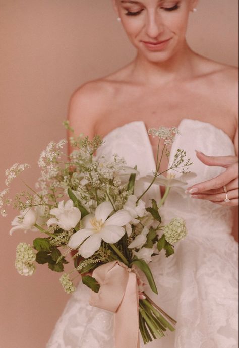 Ivy Wedding Bouquet, Vintage Wedding Flowers Bouquet, Modern Bouquet, Green Bouquet, Bridal Bouquet Flowers, Vogue Wedding, Wedding Vibes, Bridal Bouquets, Wedding Floral