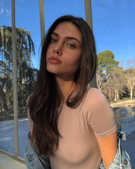 Victoria Bronova Victoria Bronova, Dark Hair, Brown Hair, Pretty People, Makeup Looks, A Woman, Blogger, Wattpad, Long Hair Styles