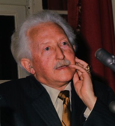 Erik Erikson, psychologist and psychoanalyst known for his human social development theories, was a Montessori student and trained as a Montessori teacher. Erik Erikson, Montessori Teacher, Extraordinary People, Social Development, Constructive Criticism, Psychologist, Your Back, Einstein, Cute Pictures