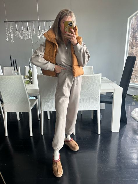 The most comfy travel outfit featuring my Abercrombie jumpsuit, puffer face, and UGGs. Shop the look here! Fall Loungewear, Comfy Travel Outfit, Comfy Travel, Statement Coat, Statement Jacket, Ready For Fall, Look Here, Work Looks, Loungewear Set