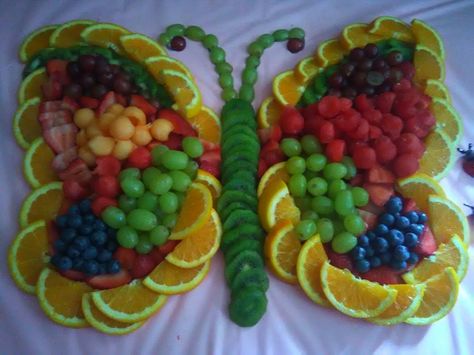 Butterfly Snacks, Deco Fruit, Fruits Decoration, Fruit Creations, Fruit Platter Designs, Fruit Centerpieces, Decorações Com Comidas, Fruit Displays, Amazing Food Decoration