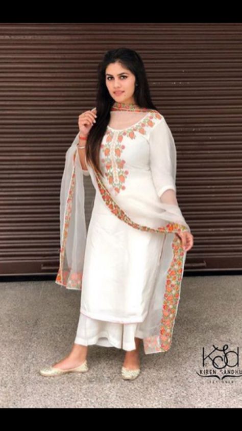 White suit with embroidery and net duppata . White Suit Combination Women, White Salwar Suit Classy, White Suits For Women Indian, Desi Kurti, White Salwar Suit, Ikat Blouse Designs, White Salwar, Suits For Women Indian, Traditional Women