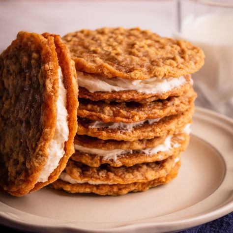 Oatmeal Cream Pie Filling Recipe, Homemade Oatmeal Cream Pies Healthy, Diy Oatmeal Cream Pies, Oatmeal Creme Pie Cookies, Easy Cream Pie, Oatmeal Creme Pie, Oatmeal Cream, Homemade Oatmeal, Oatmeal Cream Pies