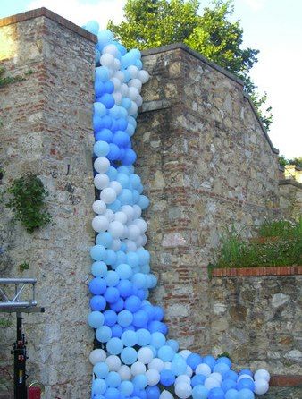 "Balloon Waterfall" in Italy Street Graffiti Art, Grafitti Street, Urban Intervention, Public Sculpture, Street Graffiti, Content Page, Balloon Art, Urban Street, Mural Wall Art