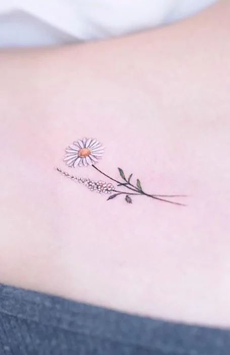 Beautiful Flower Tattoos For Women, Small Flower Tattoos For Women, Dainty Flower Tattoos, Small Daisy Tattoo, Flower Tattoos For Women, Daisy Tattoos, Daisy Tattoo Designs, Tiny Flower Tattoos, Daisy Flower Tattoos