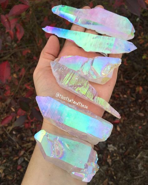 Angel Aura Crystals Crystal Rocks, Crystal Aesthetic, Aura Crystals, Angel Aura Quartz, Pretty Rocks, Crystal Magic, Angel Aura, Minerals And Gemstones, Rocks And Gems