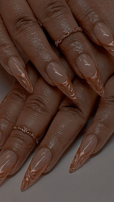 Brown And Rose Gold Nails, Brown Ombré Nails With Chrome, Brown Ombre Chrome Nails, Gold Brown Nails, Brown With Gold Chrome Nails, Brownie Chrome Nails, Honey Inspired Nails, Gold And Brown Nails, Ombre Brown Chrome Nails