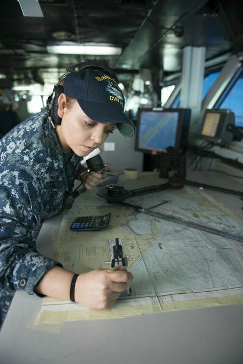 Female Navy Officer, Us Navy Women, Military Woman, American Military History, Harry S Truman, Chief Petty Officer, Navy Day, Navy Chief, Marine Engineering