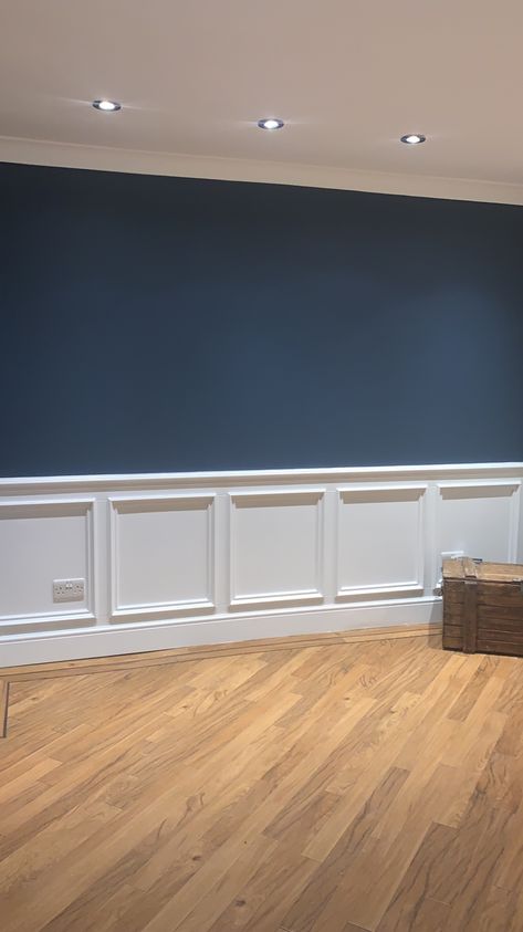 Light Panelling Dark Walls, Navy Wall Molding, Blue Wall Panelling, Blue Wainscoting, Navy Blue Office Walls, Cream Bedroom Walls, Blue Bedroom Walls, White Wainscoting, Dining Room Wainscoting