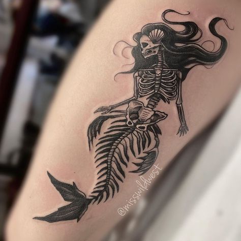 1,498 Likes, 36 Comments - Miss Wild West (@misswildwest) on Instagram: “💀🧜🏼‍♀️🐚 thank you @rachmasterflex! #mermaidtattoo #hartandhuntington #hartandhuntingtonorlando…” Mermaid Tattoo Designs, Mermaid Skeleton, Skeleton Tattoos, Hip Tattoos Women, Mermaid Tattoo, Mermaid Tattoos, Tattoo Aftercare, Dope Tattoos, Pretty Tattoos