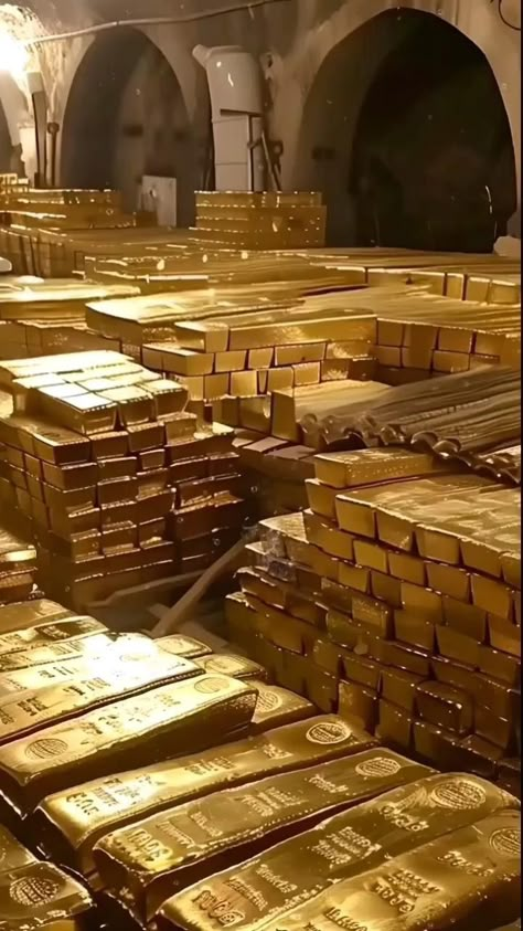 Gold And Money, Abundance Images, Gold Vault, Gold Bullion Bars, Gold Investments, Money Vision Board, Money Images, Gold Bars, Money Stacks