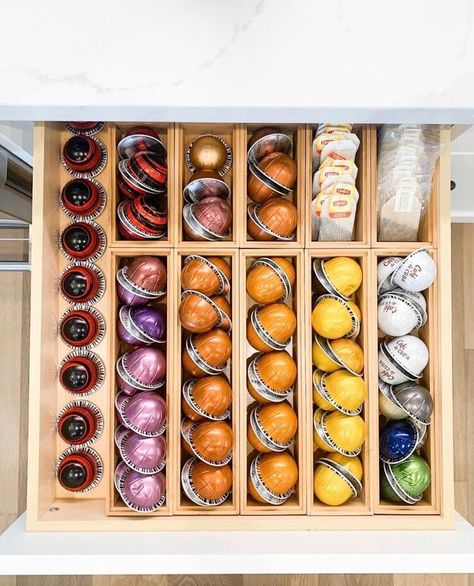 Nespresso Vertuo Plus, Kinds Of Coffee, Coffee Island, Nespresso Vertuo, Organizing Products, Nespresso Pods, Coffee Bars In Kitchen, House Organisation, Coffee Bar Home