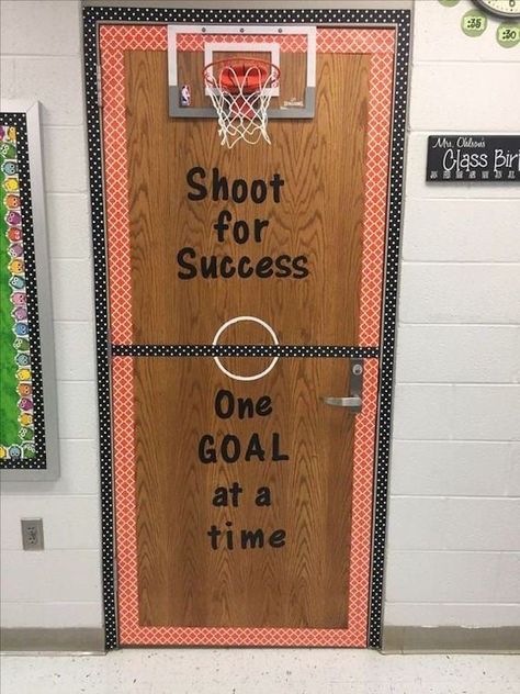 27 Great Ideas for a Sports Classroom Theme - WeAreTeachers Basketball Classroom, Sports Bulletin Boards, School Sports Theme, Classroom Door Decorations, Sports Classroom, Sports Theme Classroom, Team Theme, Math Classroom Decorations, Basketball Tricks