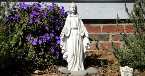 Marian Garden, Mary Garden, Living In France, Prayer Garden, Mary Statue, Blessed Mother Mary, Rose Of Sharon, Garden Containers, Blessed Mother