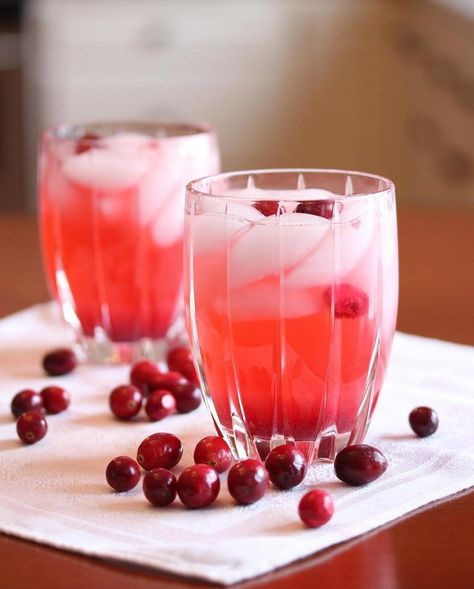 Cranberry Vodka Spritzer 021_crop Spritzer Recipes, Red Drinks, Cranberry Vodka, Cranberry Cocktail, Holiday Drink, Gin Fizz, Fancy Drinks, Club Soda, Wedding Drink