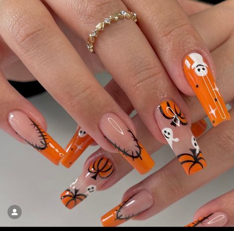 Fall Back To School Nails, Short Nail Ideas For Halloween, Spooky Season Nails Simple, Short Almond Halloween Nails Designs, Spooky Halloween Nails Almond, Fall Nails For School, Simple Halloween Nails Coffin, Classy Halloween Nail Designs, Short Almond Nails Designs Fall