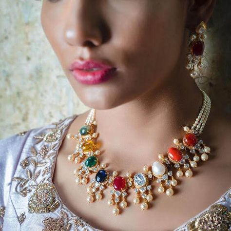 Navratna Jewellery, Gold Jewelry Prom, Coral Jewelry Set, Bridal Jewellery Inspiration, Neck Pieces Jewelry, Gold Jewelry Simple Necklace, Beautiful Gold Necklaces, Antique Jewelry Indian, Bridal Jewelry Collection