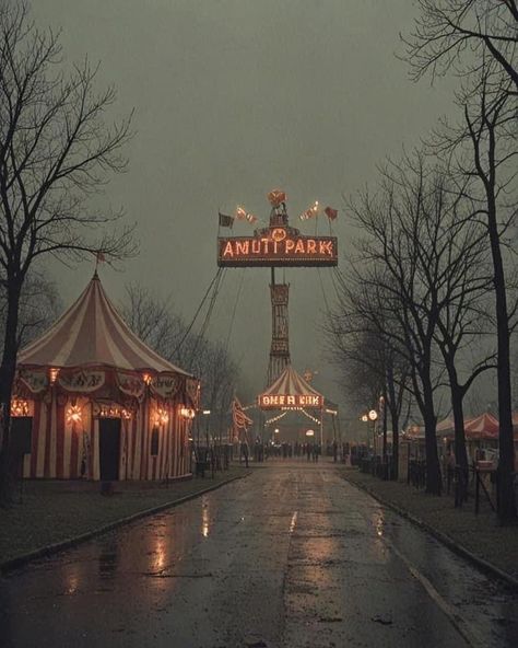 80s Amusement Park, Scary Circus Aesthetic, Circus Aesthetic Dark, Horror Circus Aesthetic, Escape The Night Aesthetic, Creepy Theater, Vintage Carnival Aesthetic, Funhouse Aesthetic, The Night Circus Aesthetic