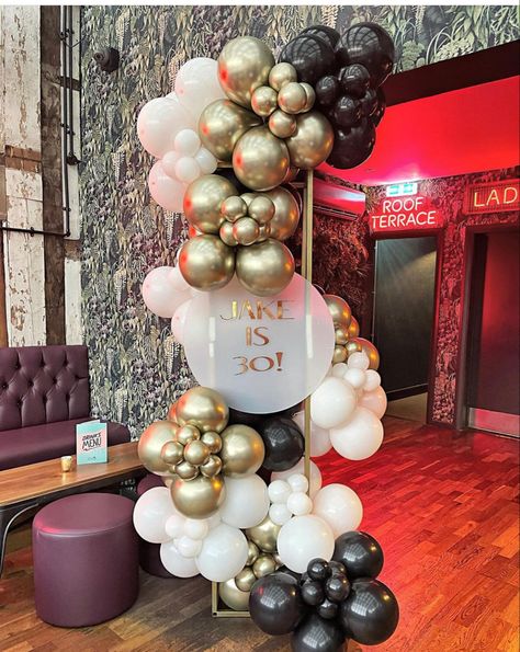 Bolo Da Hello Kitty, Christening Balloons, Balloon Pillars, Champagne Balloons, Party Balloons Diy, 60th Birthday Party Decorations, Deco Ballon, 90's Birthday Party, Balloon Stands