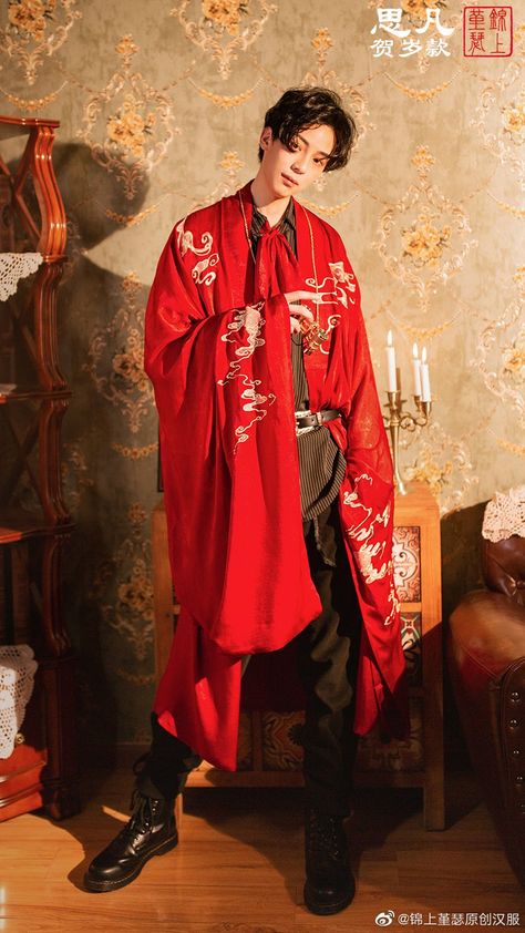 Chinese New Year Clothes Men, Japan Traditional Clothes Men, Chinese New Year Outfit Men, Kanto Aesthetic, Hanfu Poses, Asian Aesthetic Outfits, Chinese Outfits Traditional, Cheongsam Men, Chinese Men Fashion