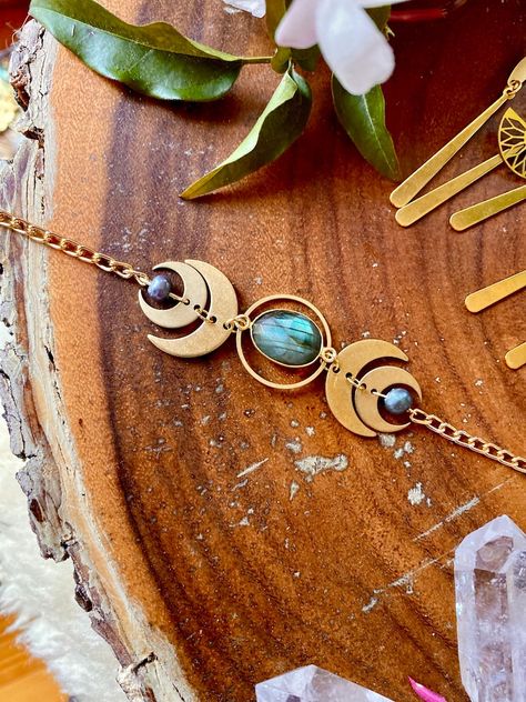 Labradorite Moon Phase Bracelet, Tahitian Pearl, Fairy Jewelry - Etsy Moon Phase Bracelet, Moon Phases Bracelet, Tahitian Pearl Bracelet, Wanderlust Jewelry, Fairy Jewelry, Bold Jewelry, Moonstone Earrings, Diy Crafts Jewelry, Tahitian Pearls