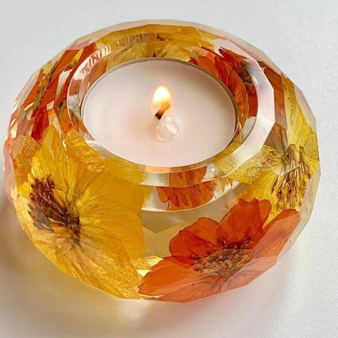 20 ideas about DIY Resin Crafts you will love - Fantasy Candle, Pressed Flowers Resin, Dried Flowers Resin, Remembrance Flowers, Tea Candle Holder, Resin Home Decor, Selling Crafts, Tea Candle Holders, Flowers Resin