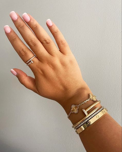 Carter Ring, Cartier Stack, Carter Jewelry, Simple Work Outfits, Classic Style Outfits, Cartier Jewelry, Carters Girl, Luxury Purses, Classy Jewelry