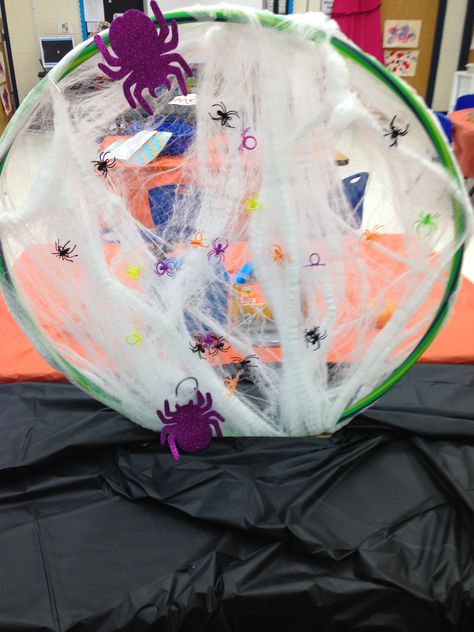 Preschool Halloween spider toss.  We wrapped a hula hoop with cob webs and then taped it to the top of a table. Students then tried to throw plastic spiders into the web from different distances. Spider Web Toss Game, Spider Toss Game, Fall Carnival Games, Halloween Kita, Pta Programs, Preschool Halloween Party, Storybook Forest, Halloween Party Craft, Fall Festival Games