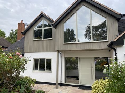 Choose the Eco Friendly, scratch and fade resistant Composite Cladding from Ecoscape. Looks Great – Lasts Longer with a long-life guarantee. Cladding Exterior, House Extension Plans, Composite Cladding, House Cladding, Bungalow Exterior, Extension Designs, House Extension Design, New Windows, Modern Coastal