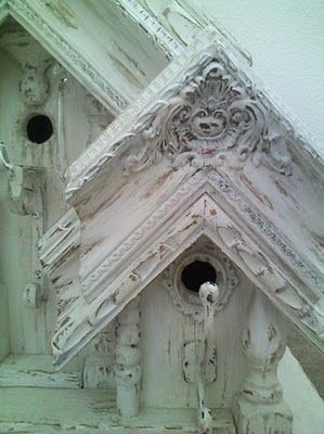 Birdhouses-- What a great way to  use old picture frames-- love it! Shabby Chic Birdhouse, Backyard Decorations, Garden Birdhouses, Old Picture Frames, Flea Market Style, Casa Exterior, House Built, Bird Garden, Fairy Houses