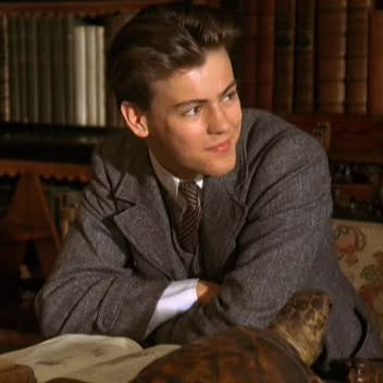 Rupert Graves - A Room With A View. And now he is Lestrade. Louise Brealey, Rupert Graves, A Room With A View, Famous Actors, Room With A View, Irish Boys, Summer Street, Newsies, British Actors