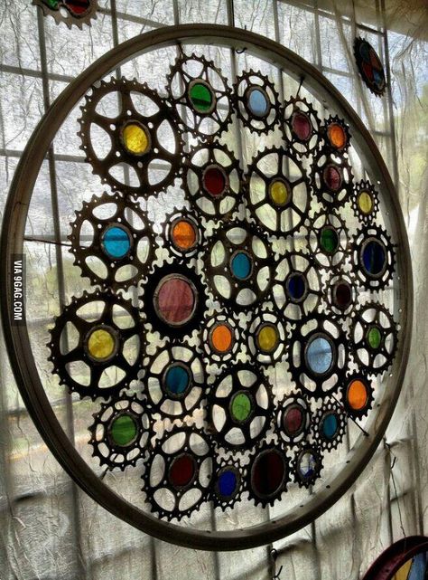 Stained gears. what is your opinion? زجاج ملون, Mosaic Stained, Wheel Art, Bicycle Wheel, Bicycle Art, Art Stained, Stained Glass Projects, Bike Art, Welding Art