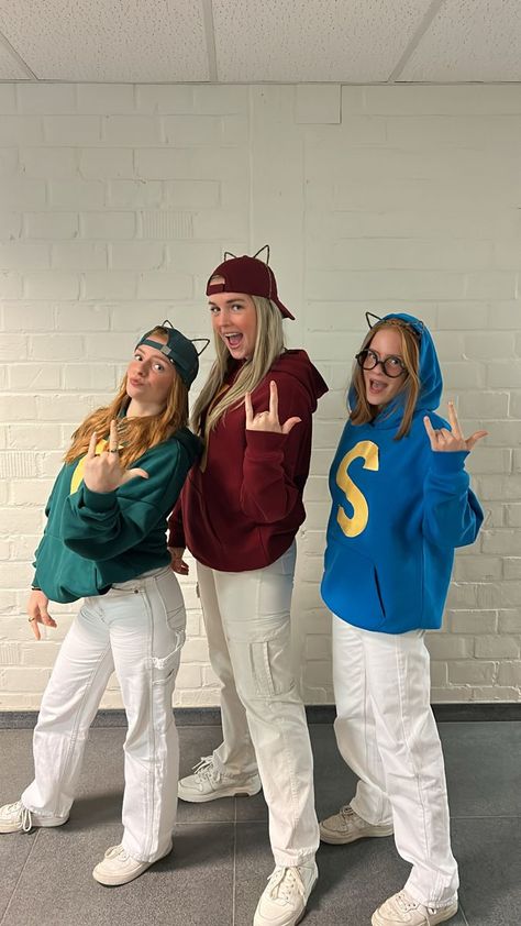 Costume Ideas For 4 Friends Funny, Three Trio Halloween Costumes, Three Way Costume Ideas, Halloween Matching Costumes For 3, 3 Person Matching Outfits, Costume Ideas For Three Friends, Three People Matching Outfits, Triples Halloween Costumes, 3people Halloween Costumes