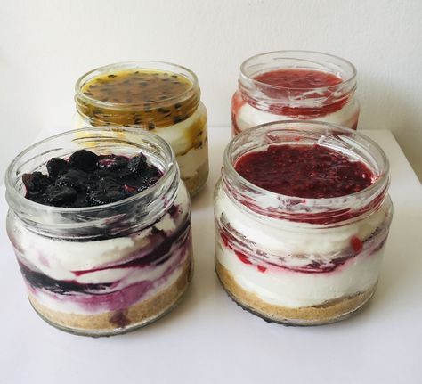 Different flavors of cheesecake #strawberry #blueberry #raspberry #passionfruit Cheesecake Jars, Cheesecake Strawberry, Cheesecake In A Jar, Strawberry Blueberry, Blueberry Cheesecake, Interesting Food, Interesting Food Recipes, Passion Fruit, Mini Cheesecake