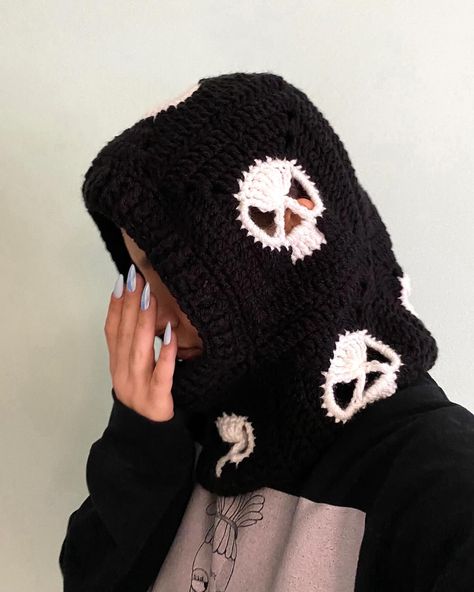 Halloween is coming 💀✨ Crochet open face balaclava with skull/skeleton squares pattern ✨ #crochet #halloween #costume #mask #handmade #fy #fyp Skull Balaclava, Crochet Halloween Costume, Men's Balaclava, Women's Balaclava, Crochet Balaclava, Crochet Pieces, Crochet Mask, Halloween Costume Mask, Crochet Skull