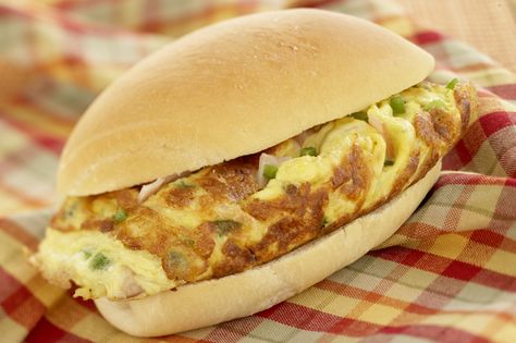 Western Sandwich Western Sandwich, Ham And Egg Sandwich, Clubhouse Sandwich, Omelette Sandwich, Sandwich Hacks, Egg Sandwich Recipe, Monte Cristo Sandwich, Brunch Eggs, Egg Sandwich