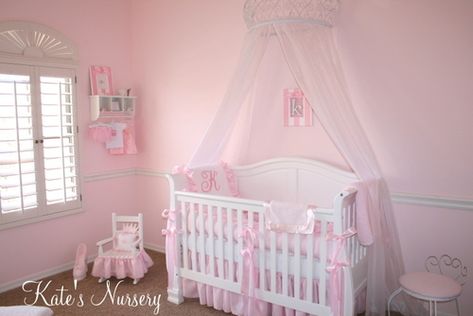 pink pink pink! Words cannot express how much I want a girl that I won't ever have. Light Pink Bedrooms, Pink Baby Room, Princess Canopy Bed, Princess Nursery, Kind Photo, Crib Canopy