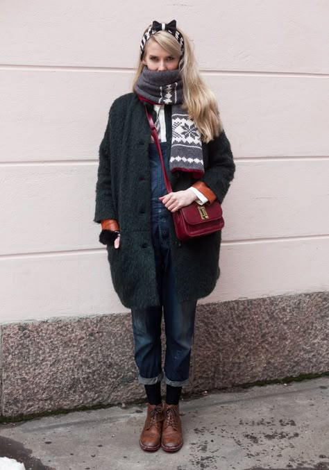 Emma - Hel Looks - Street Style from Helsinki Helsinki Street Style, Star Overalls, Finnish Style, Winter Warm Outfits, Finnish Fashion, Street Style Fall Outfits, Street Style Blog, Scandinavian Fashion, Looks Street Style