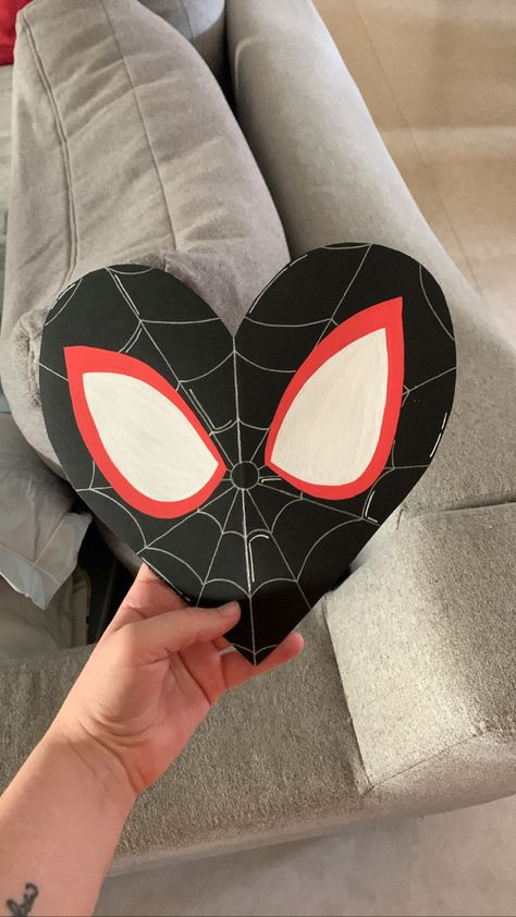 Spiderman Cards, Spiderman Heart, Creative Paper Crafts, Fun Diy Ideas, Spiderman Christmas, Spiderman Gifts, Miles Spiderman, Handmade Gifts For Boyfriend, Spiderman Theme