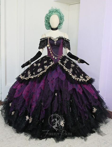 Madame Leota celebrates Haunted Mansion 50th with new ghostly gown | Inside the Magic Prom Man, Haunted Manor, Firefly Path, Gaun Abad Pertengahan, Madame Leota, Purple Dresses, Old Fashion Dresses, Fantasy Dresses, Fantasy Gowns