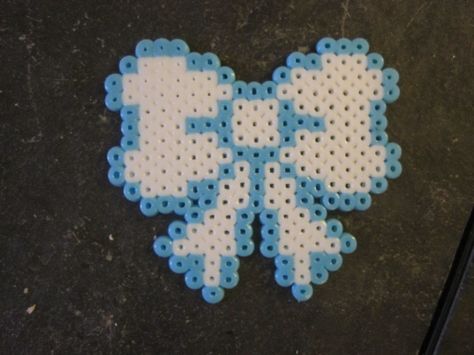 Make A Bow, Easy Perler Beads Ideas, Perler Art, Diy Perler Bead Crafts, Rainbow Loom Bracelets, Melty Beads, Diy Perler Beads, Iron Beads, Bow Pattern