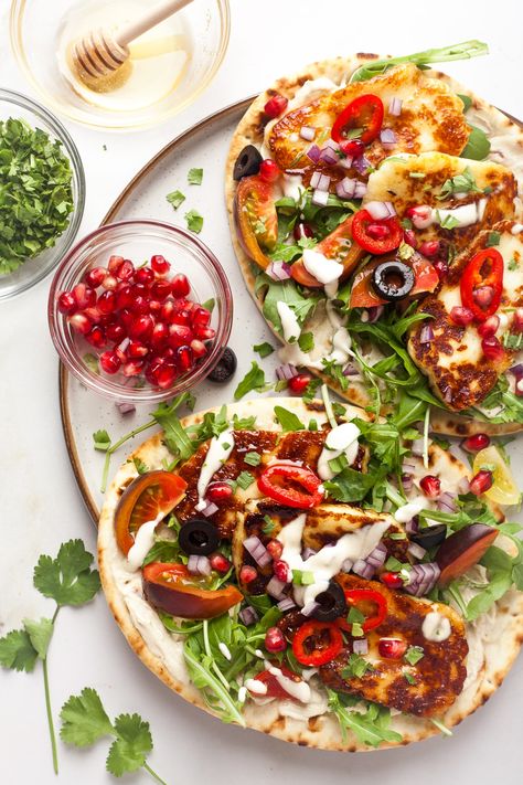 Hot Honey Halloumi Flatbreads Halloumi Honey Recipes, Hot Honey Halloumi Flatbread, Hot Honey Halloumi, Halloumi Bagel, Halloumi Flatbread, Halloumi Gyros, Really Easy Dinner, Flatbread Dinner, Valencia Diet