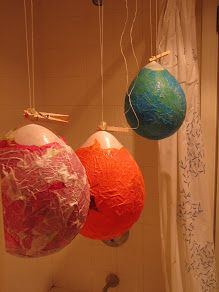 tutorial: Balloon Lanterns Like Ada Made must do with children Winter Lantern Ideas, Making Lanterns, Waldorf Fall, Homeschooling Lessons, Cottage School, Winter Lantern, Balloon Lanterns, Solar System Crafts, Natural Play